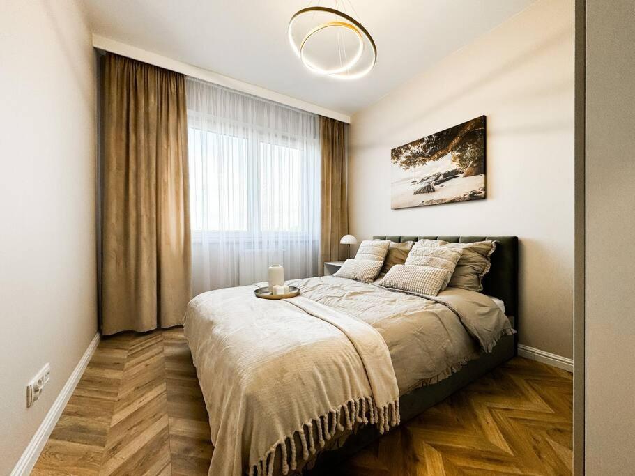Balcony & Parking, Modern Elegant Apartment! Near Tram Wrocław Buitenkant foto