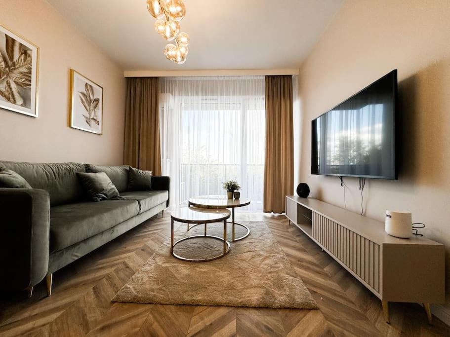 Balcony & Parking, Modern Elegant Apartment! Near Tram Wrocław Buitenkant foto